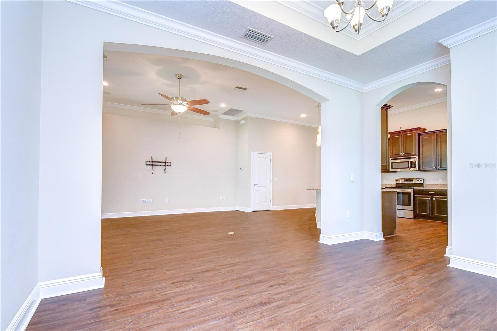 Detailed architectural trim adds character and a finished look - 826 VINO VERDE CIR, BRANDON