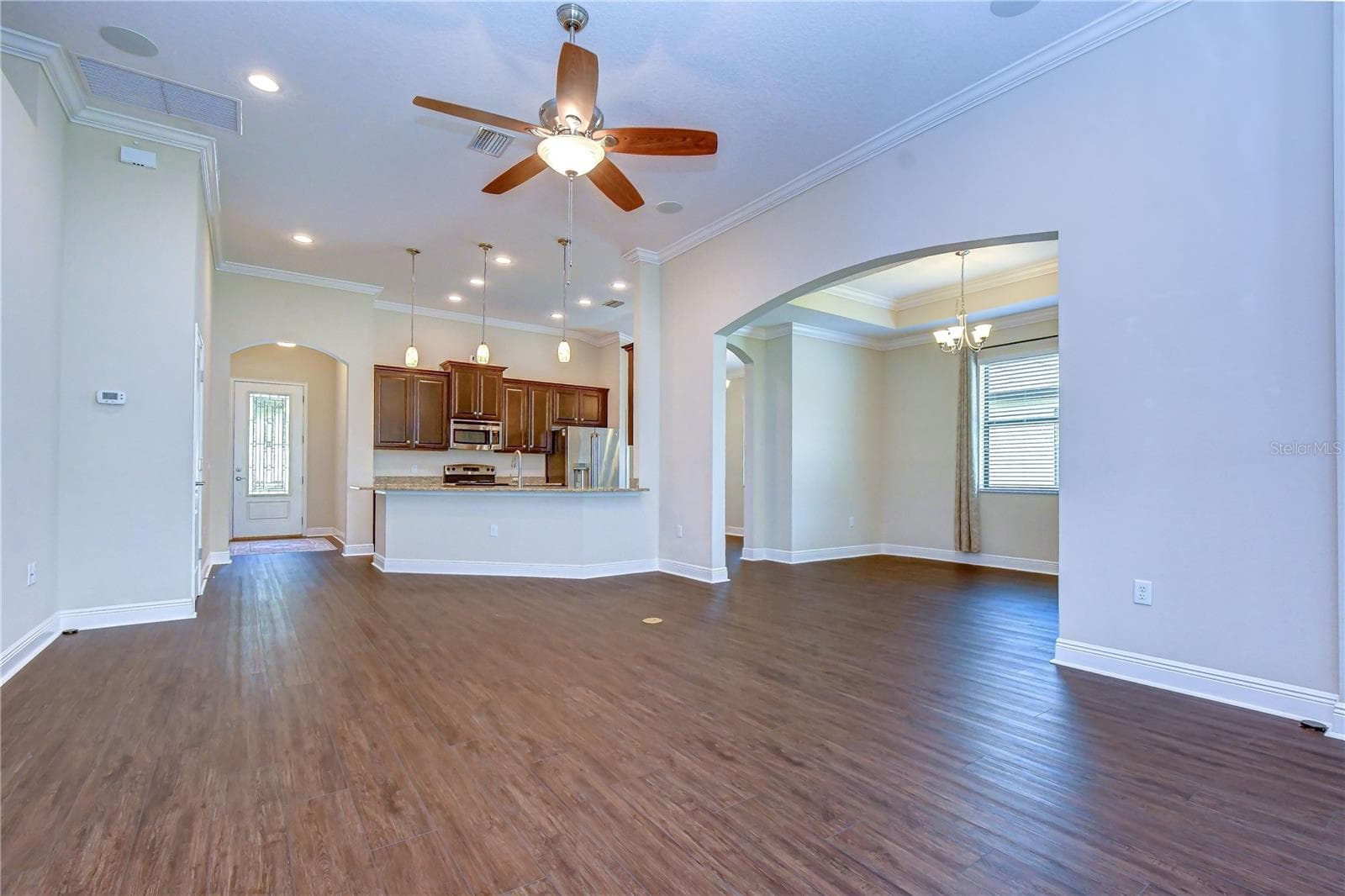 Thoughtful layout creates an easy flow for everyday living and gatherings - 826 VINO VERDE CIR, BRANDON