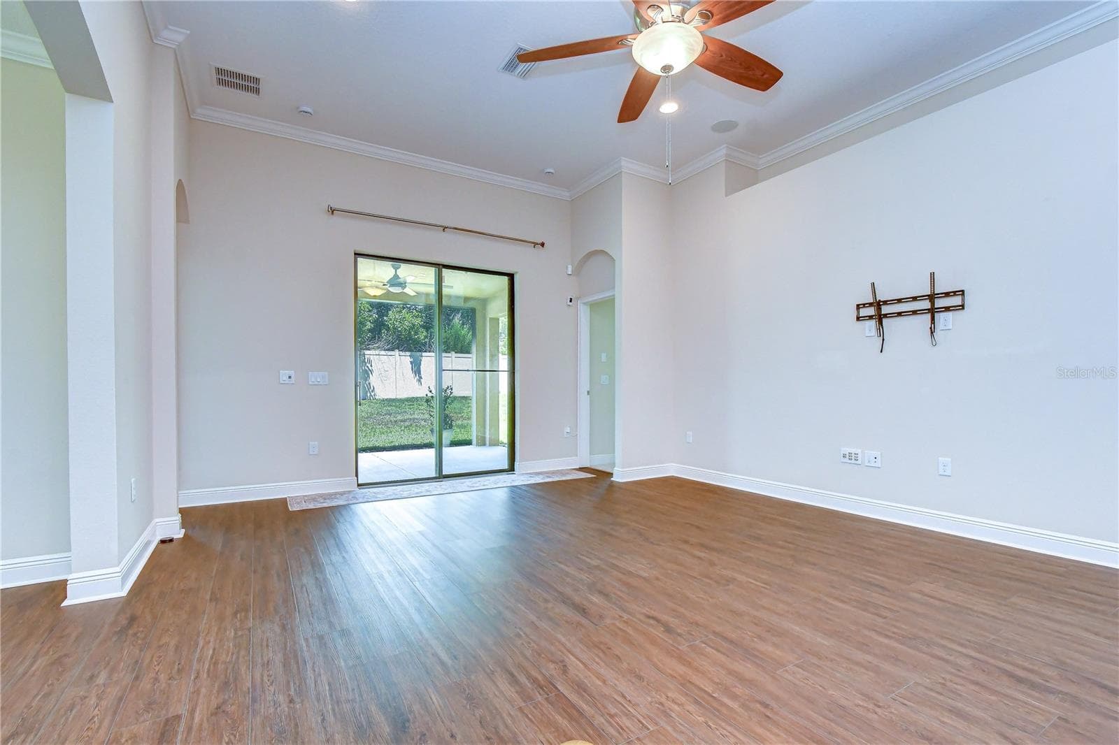 New luxury vinyl plank flooring and carpet installed in 2025 - 826 VINO VERDE CIR, BRANDON