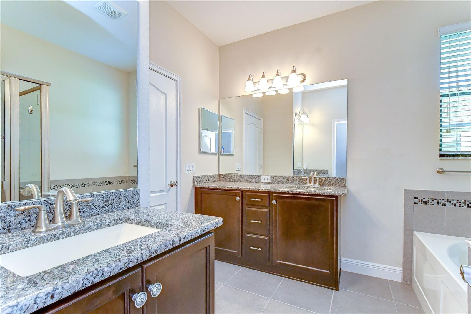 Ensuite Bathroom - 826 VINO VERDE CIR, BRANDON