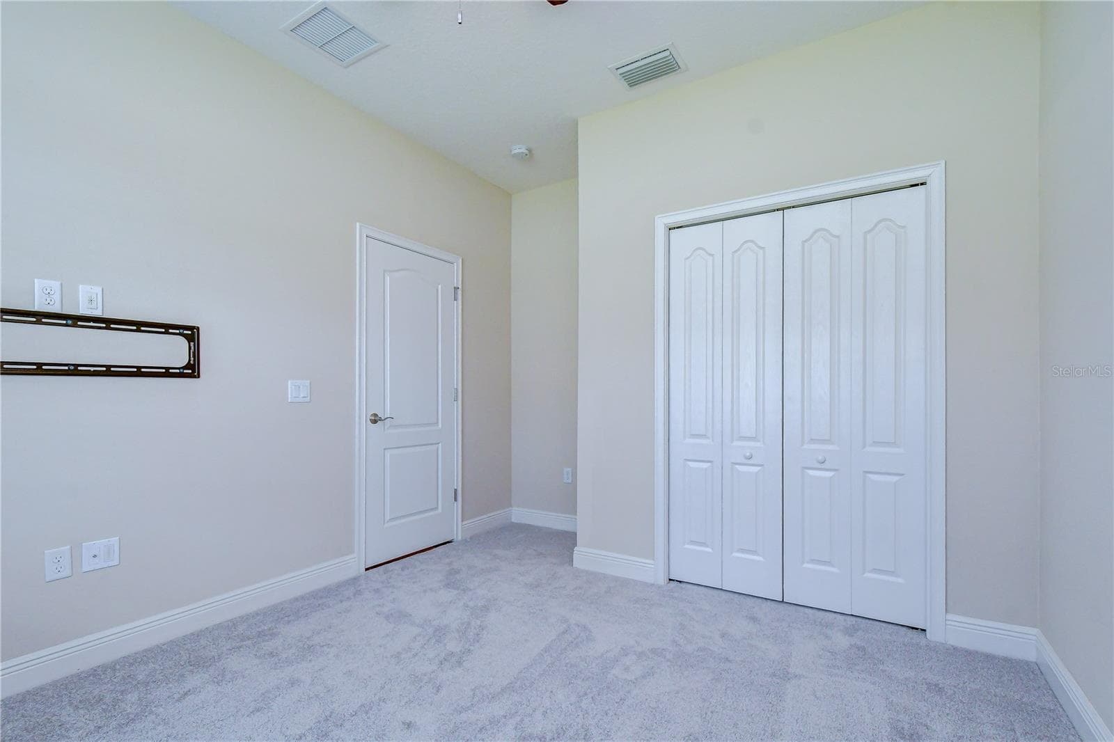 Flexible Space - 826 VINO VERDE CIR, BRANDON