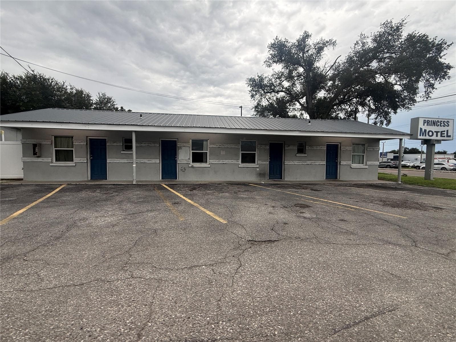 4 Room Motel Building #2. - 6435 W HILLSBOROUGH AVE, TAMPA