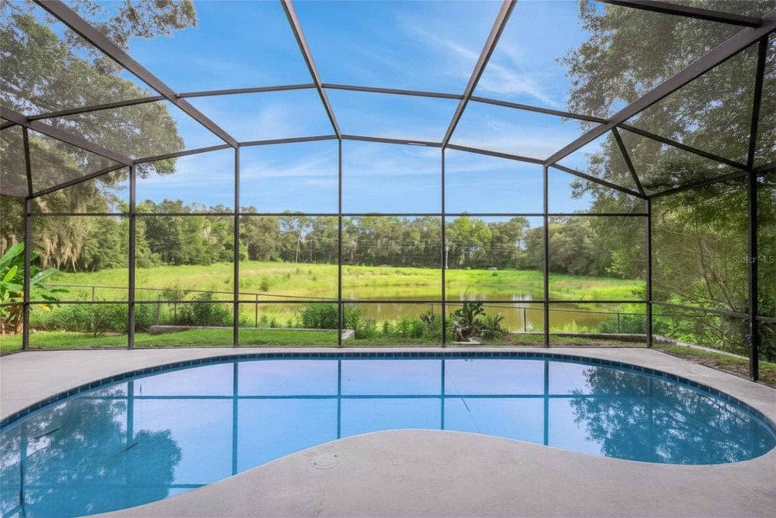 Single Family Residence at 806 OAK FOREST CT, DELAND, photo 3 of 31