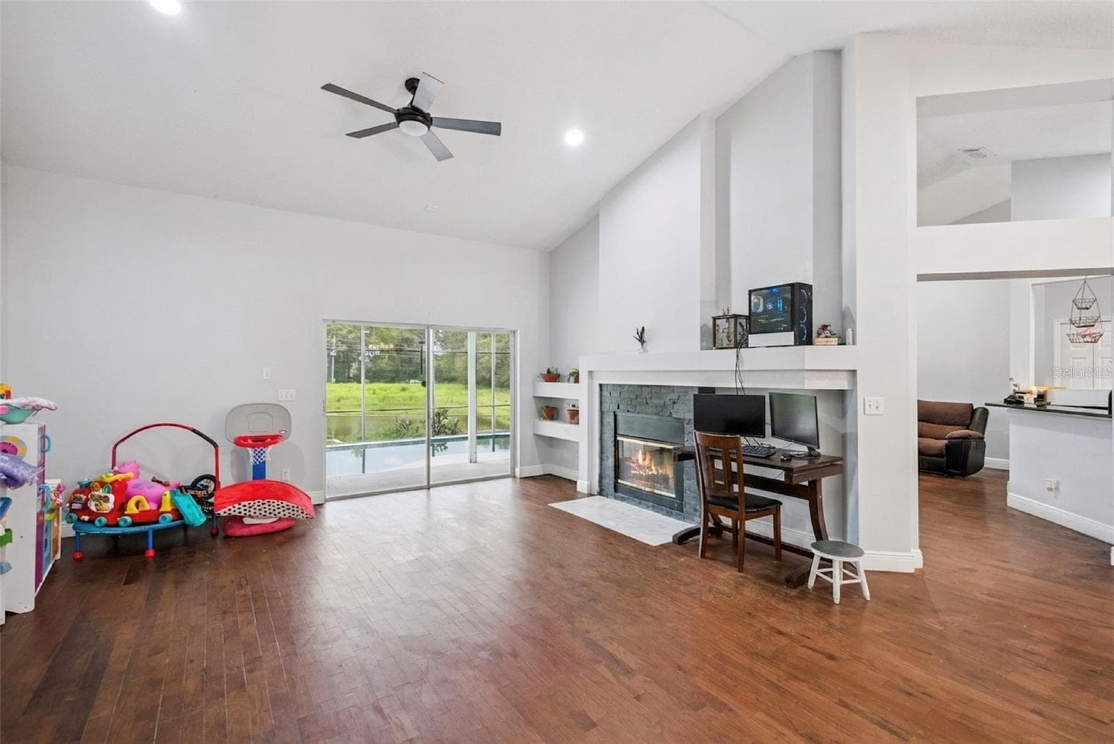 Single Family Residence at 806 OAK FOREST CT, DELAND, photo 7 of 31