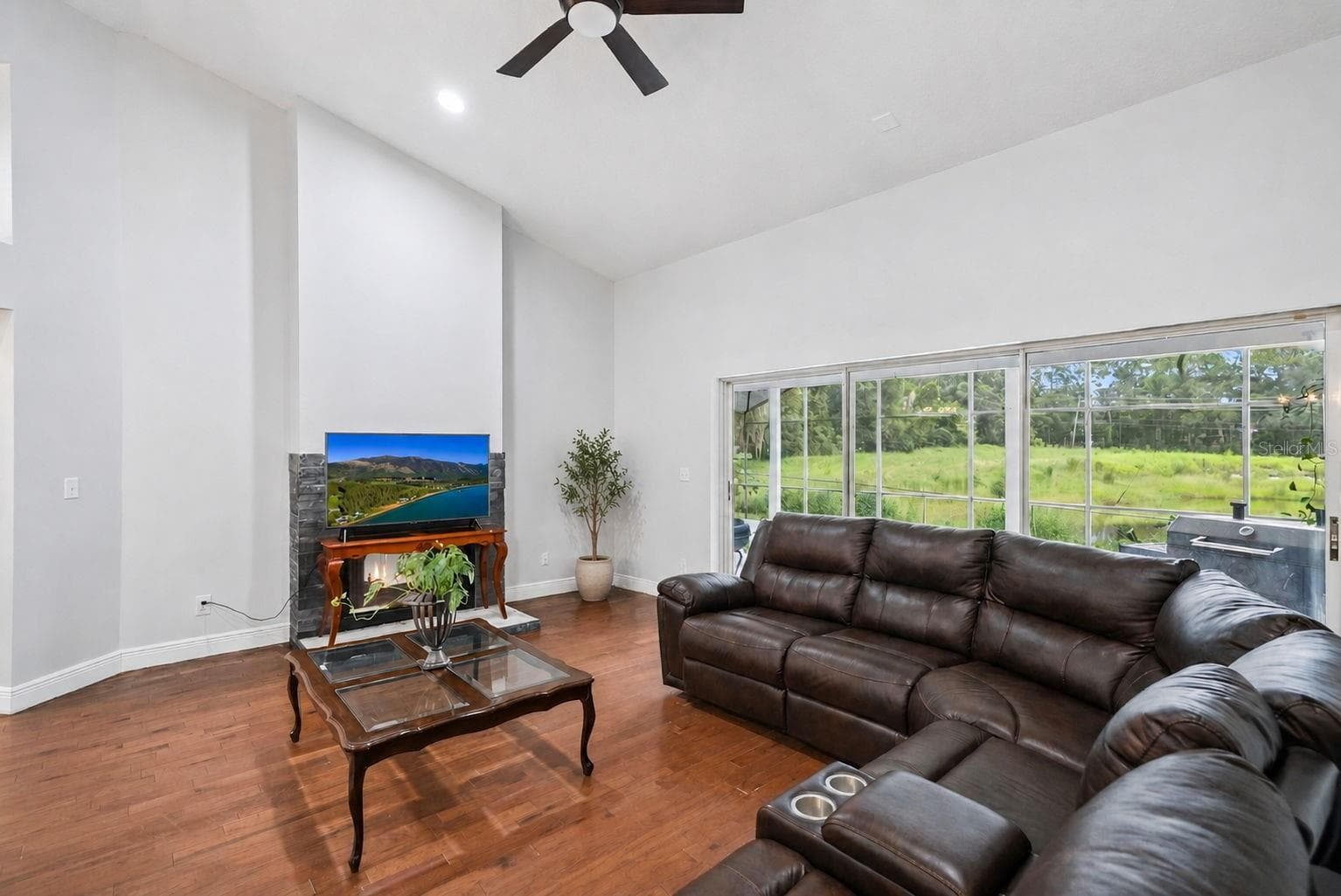 Single Family Residence at 806 OAK FOREST CT, DELAND, photo 9 of 31