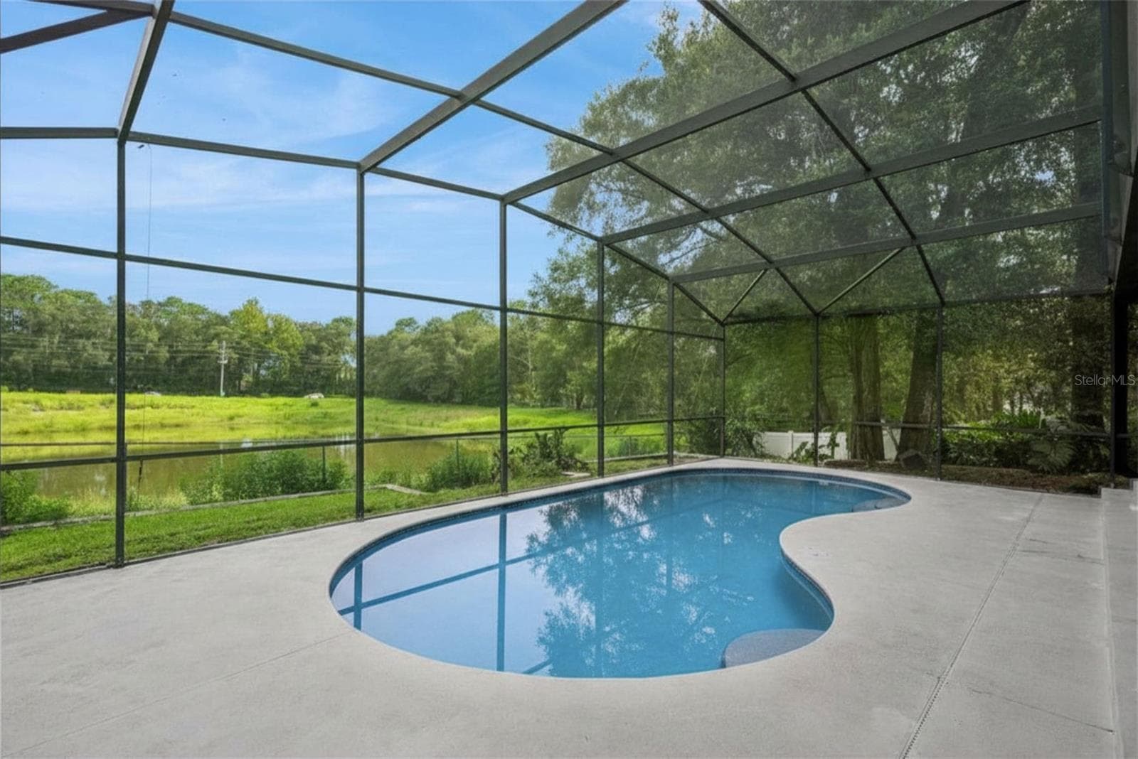 Single Family Residence at 806 OAK FOREST CT, DELAND, photo 27 of 31