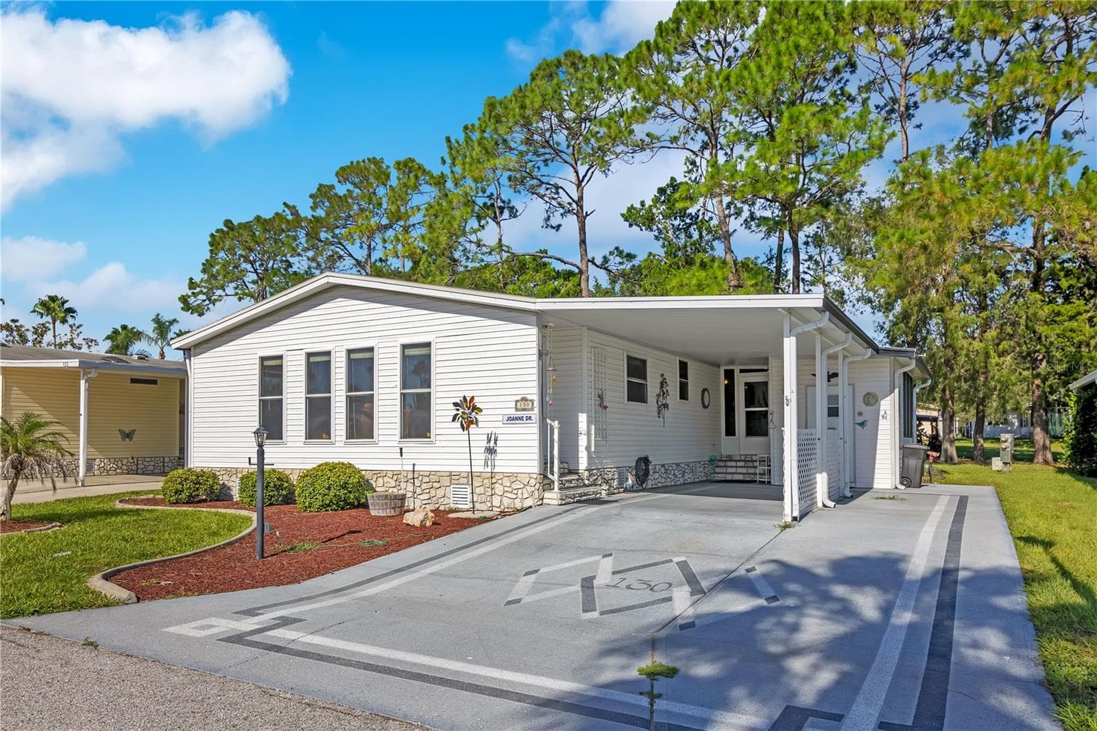 Manufactured Home at 130 JOANNE DR, DAVENPORT, photo 2 of 41