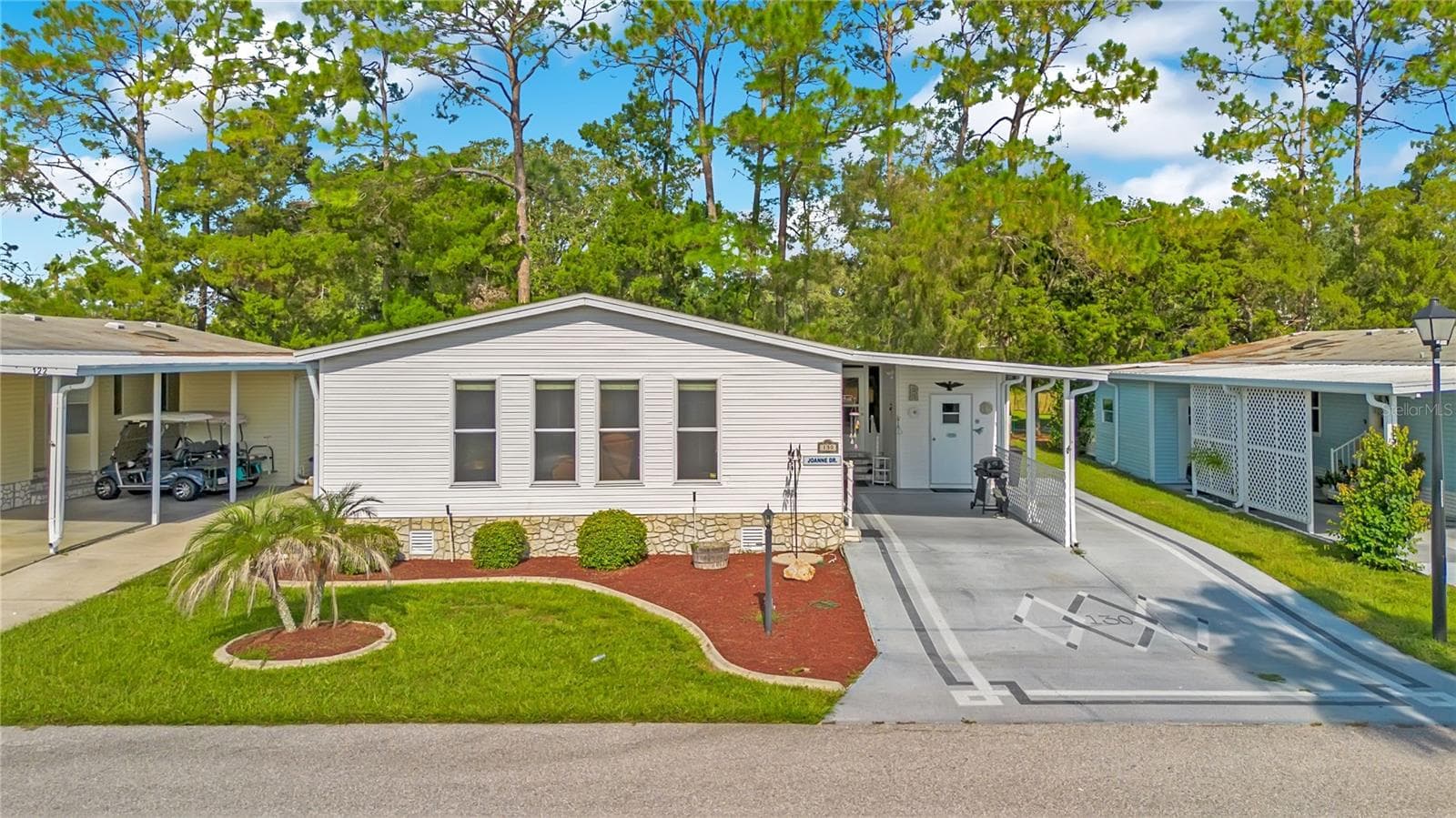 Manufactured Home at 130 JOANNE DR, DAVENPORT, photo 4 of 41