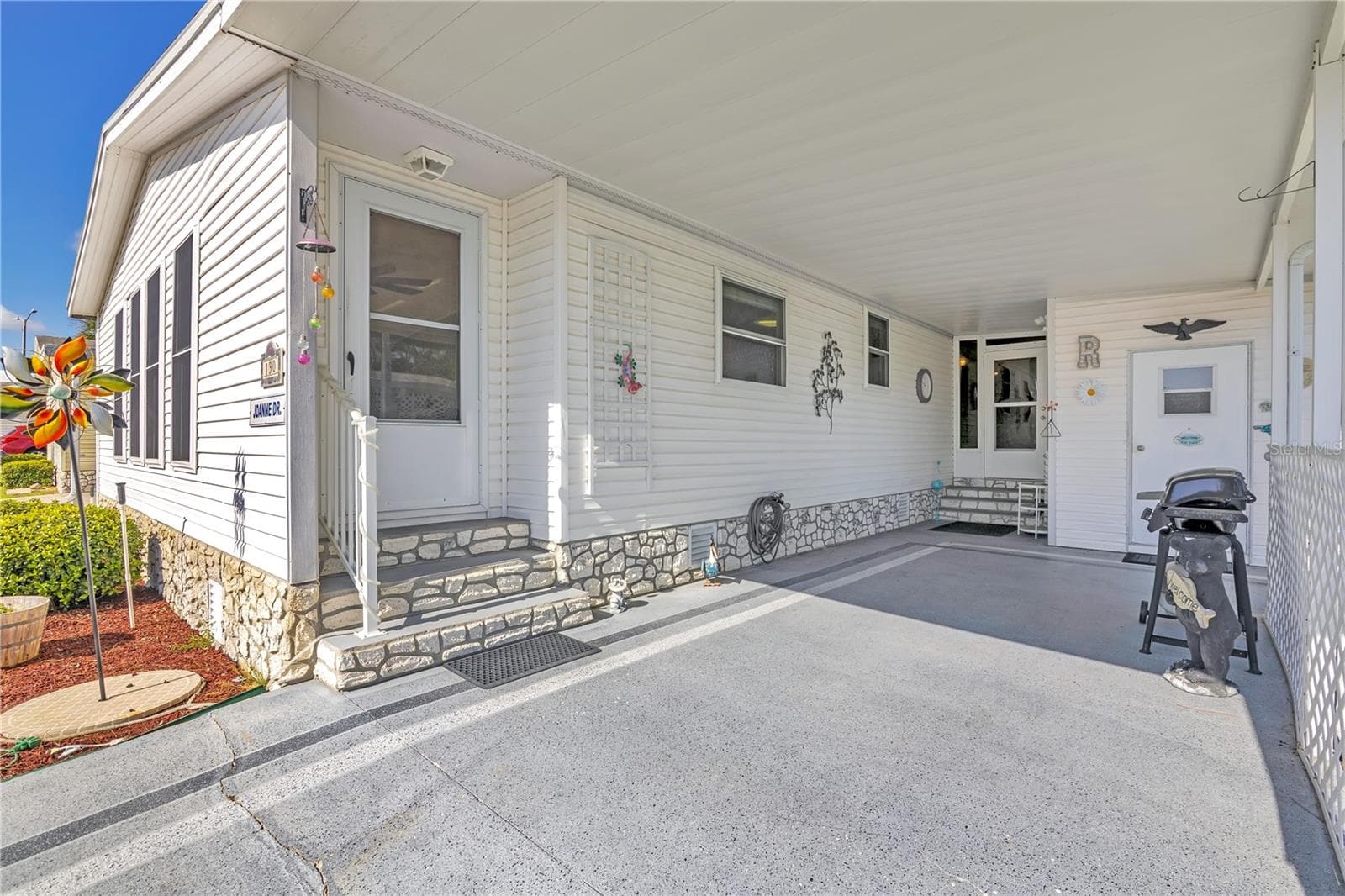 Manufactured Home at 130 JOANNE DR, DAVENPORT, photo 5 of 41