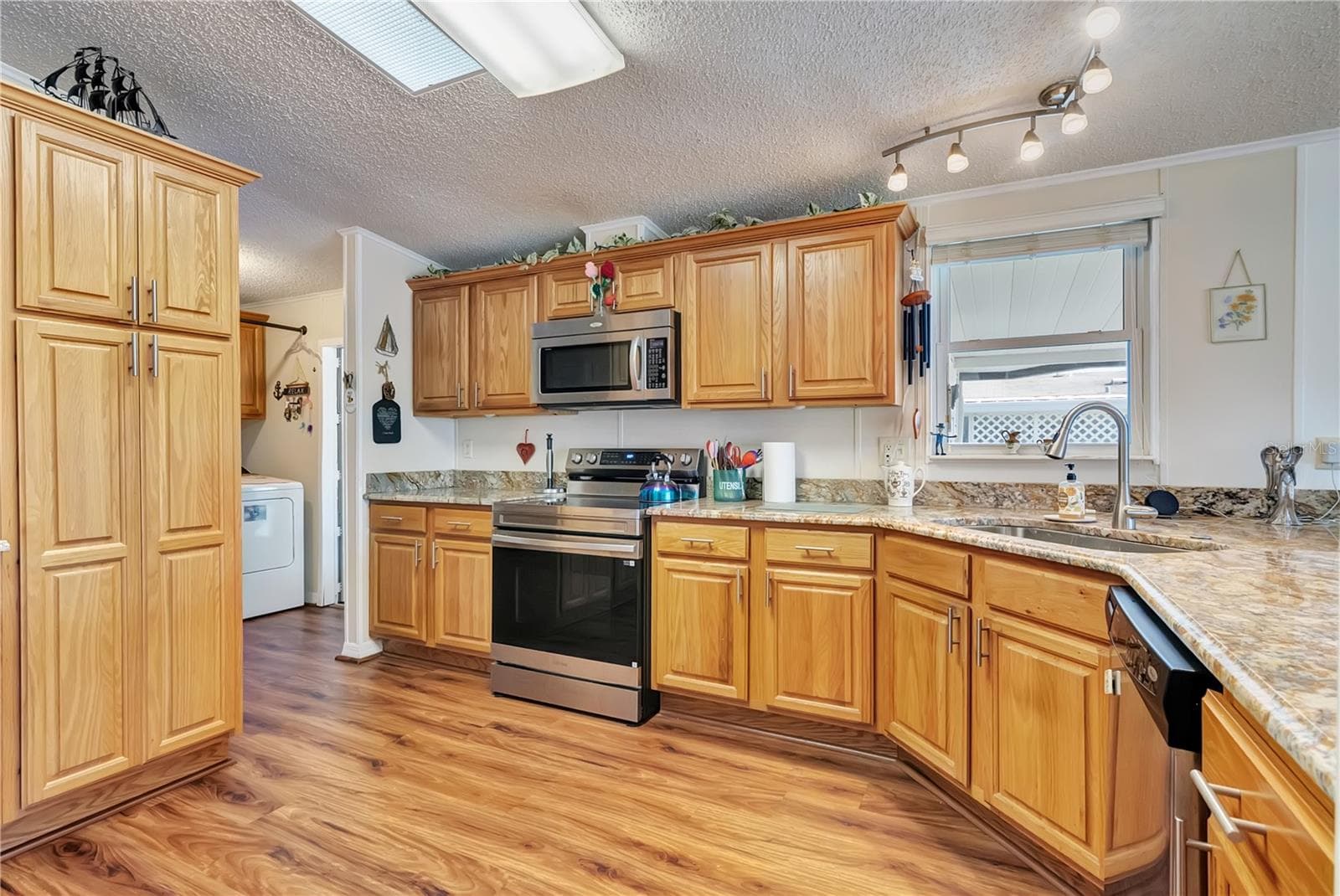 Manufactured Home at 130 JOANNE DR, DAVENPORT, photo 10 of 41
