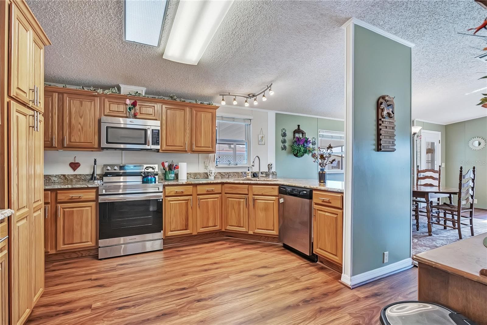 Manufactured Home at 130 JOANNE DR, DAVENPORT, photo 12 of 41