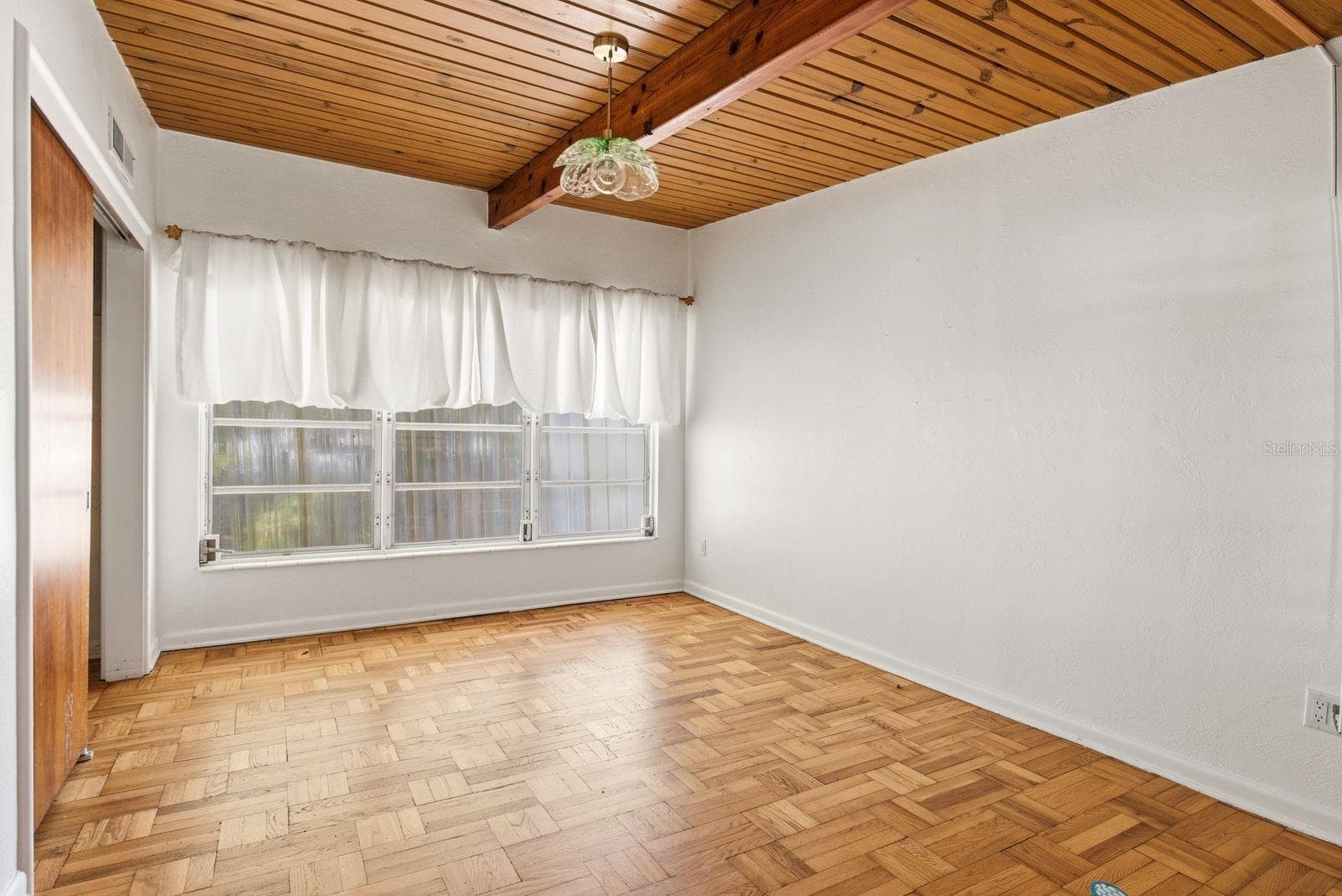 Single Family Residence at 31 DOLPHIN DR, TREASURE ISLAND, photo 12 of 39