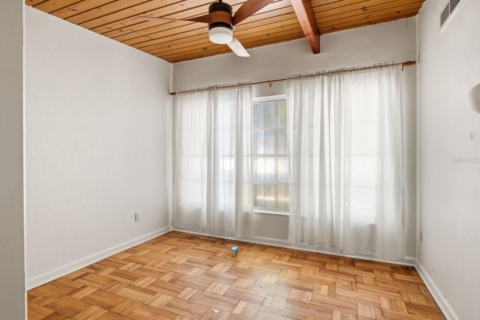 Single Family Residence at 31 DOLPHIN DR, TREASURE ISLAND, photo 13 of 39