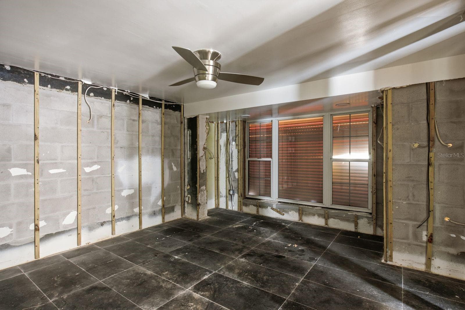 Single Family Residence at 31 DOLPHIN DR, TREASURE ISLAND, photo 23 of 39