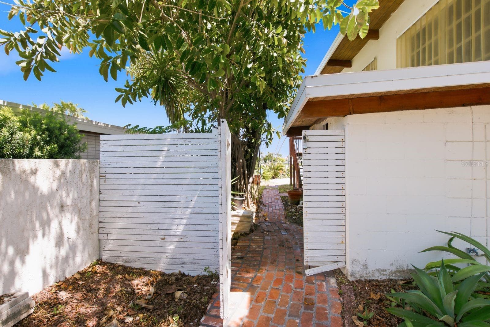 Single Family Residence at 31 DOLPHIN DR, TREASURE ISLAND, photo 28 of 39