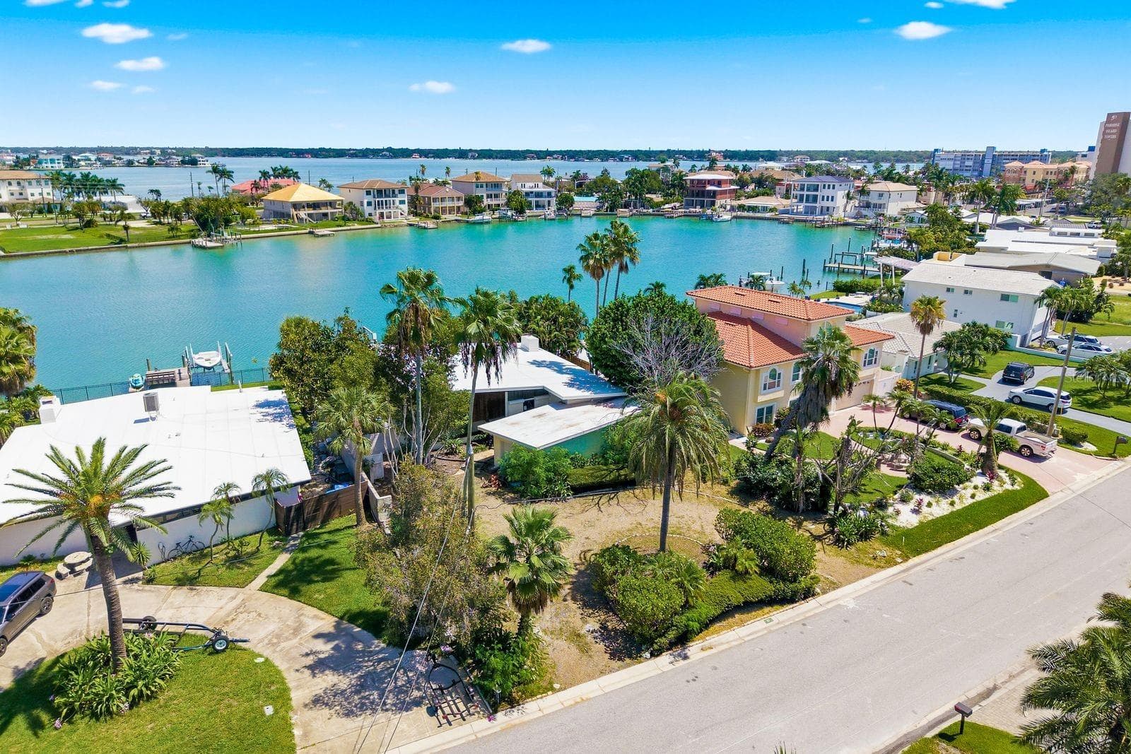 Single Family Residence at 31 DOLPHIN DR, TREASURE ISLAND, photo 29 of 39