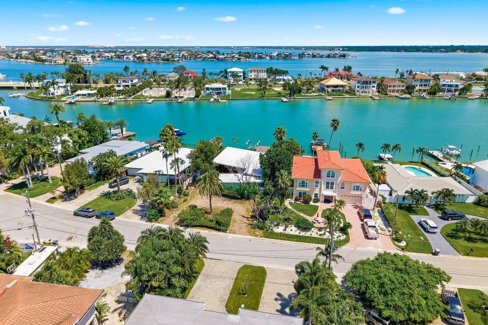 Single Family Residence at 31 DOLPHIN DR, TREASURE ISLAND, photo 31 of 39