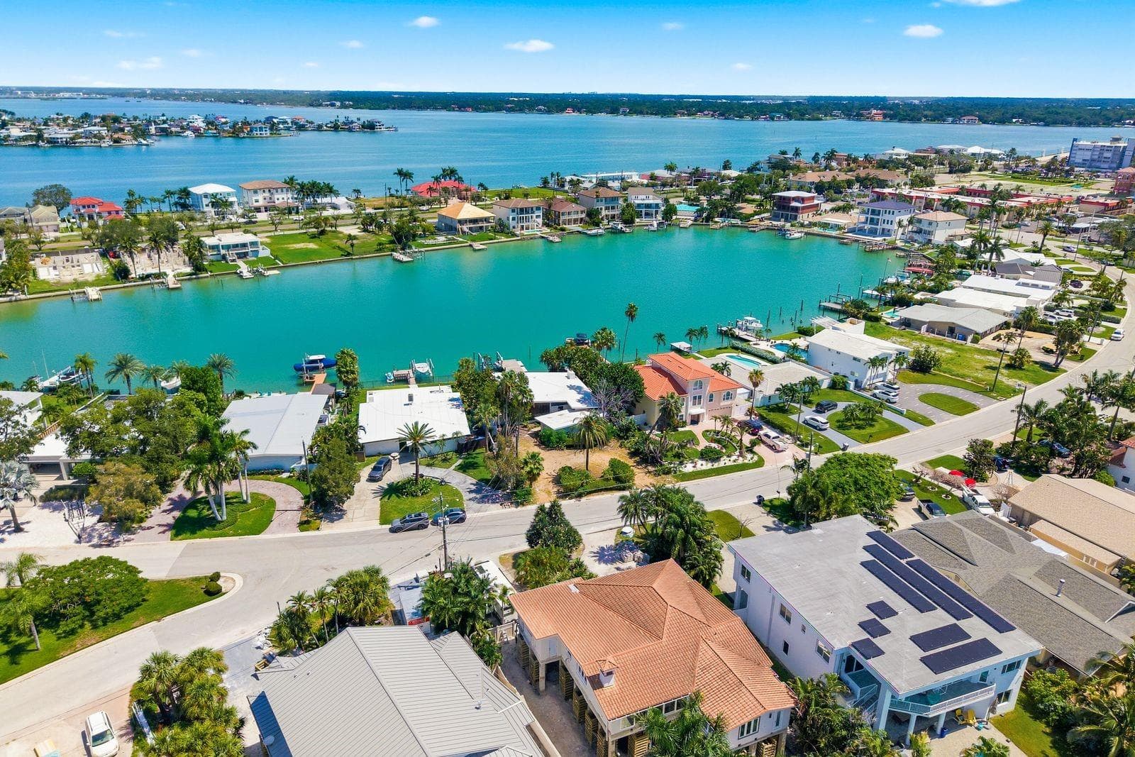 Single Family Residence at 31 DOLPHIN DR, TREASURE ISLAND, photo 32 of 39