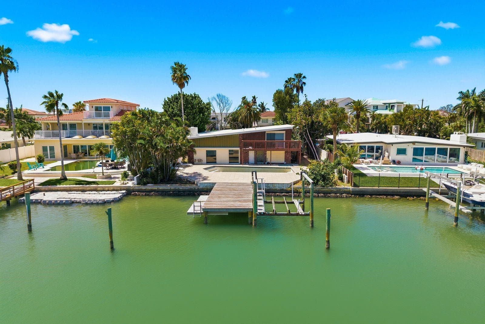 Single Family Residence at 31 DOLPHIN DR, TREASURE ISLAND, photo 36 of 39