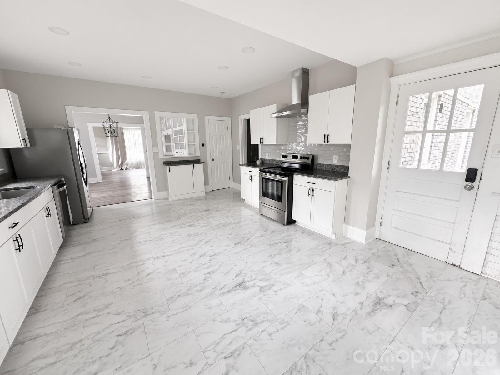 kitchen - 2709 N Main Avenue, Newton