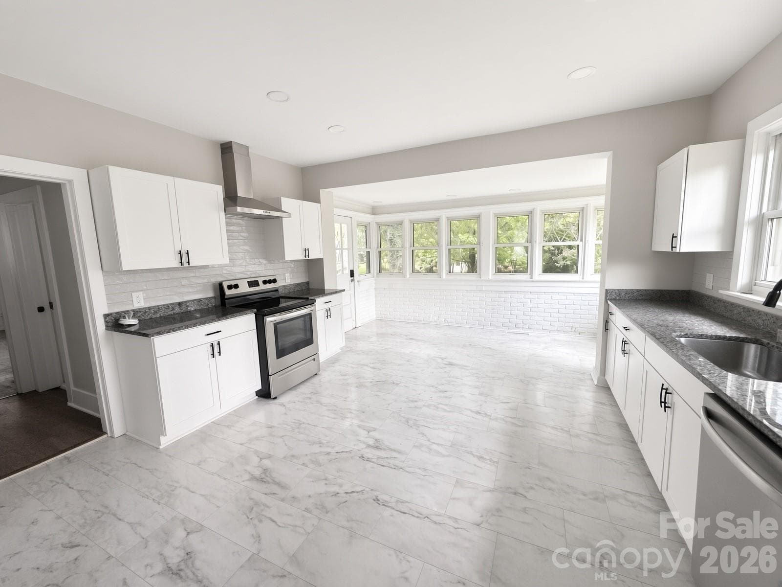 kitchen - 2709 N Main Avenue, Newton