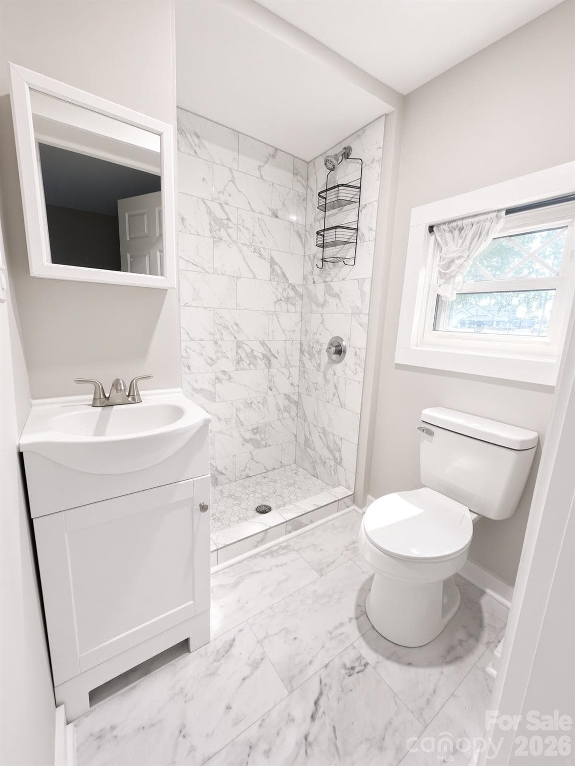 master bathroom - 2709 N Main Avenue, Newton