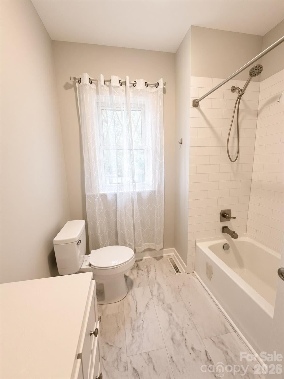 full bathroom downstairs - 2709 N Main Avenue, Newton