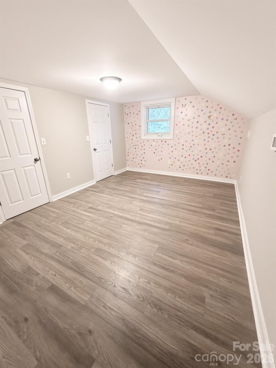 bedroom upstairs - 2709 N Main Avenue, Newton