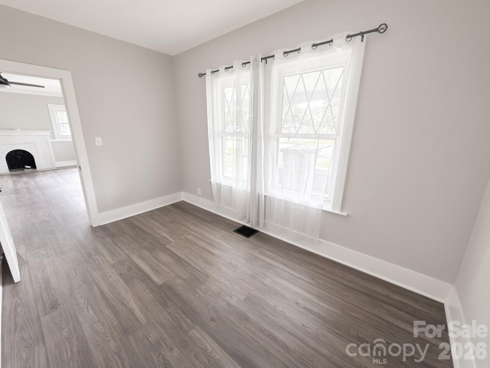 office/ bonus room - 2709 N Main Avenue, Newton