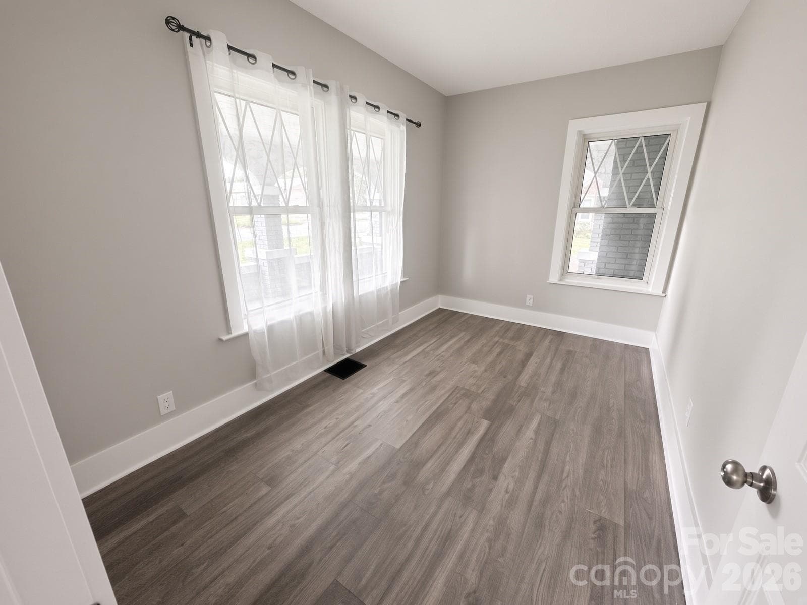 office/ bonus room - 2709 N Main Avenue, Newton