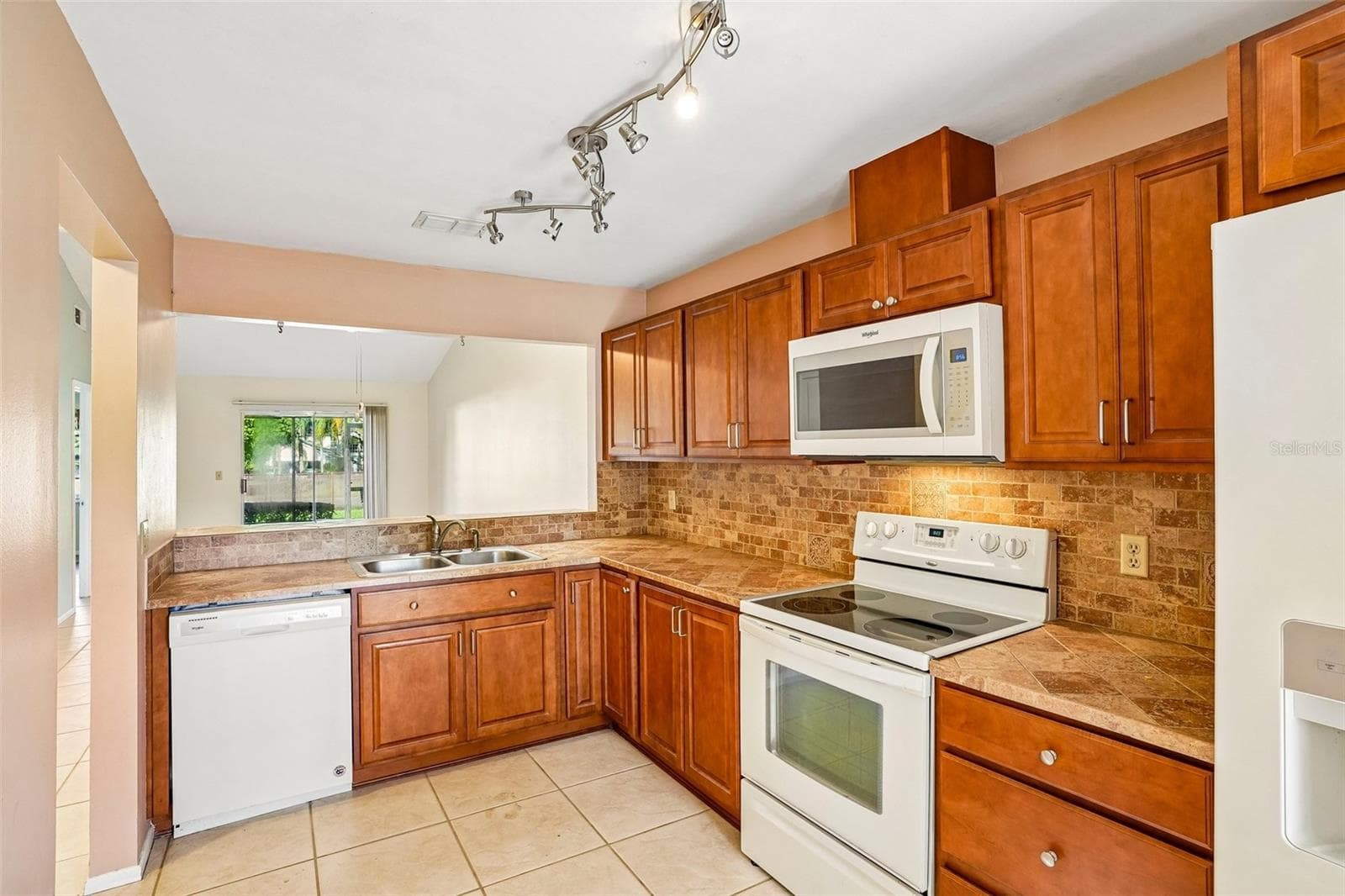 Condominium at 170 HILL ST, CASSELBERRY, photo 12 of 28