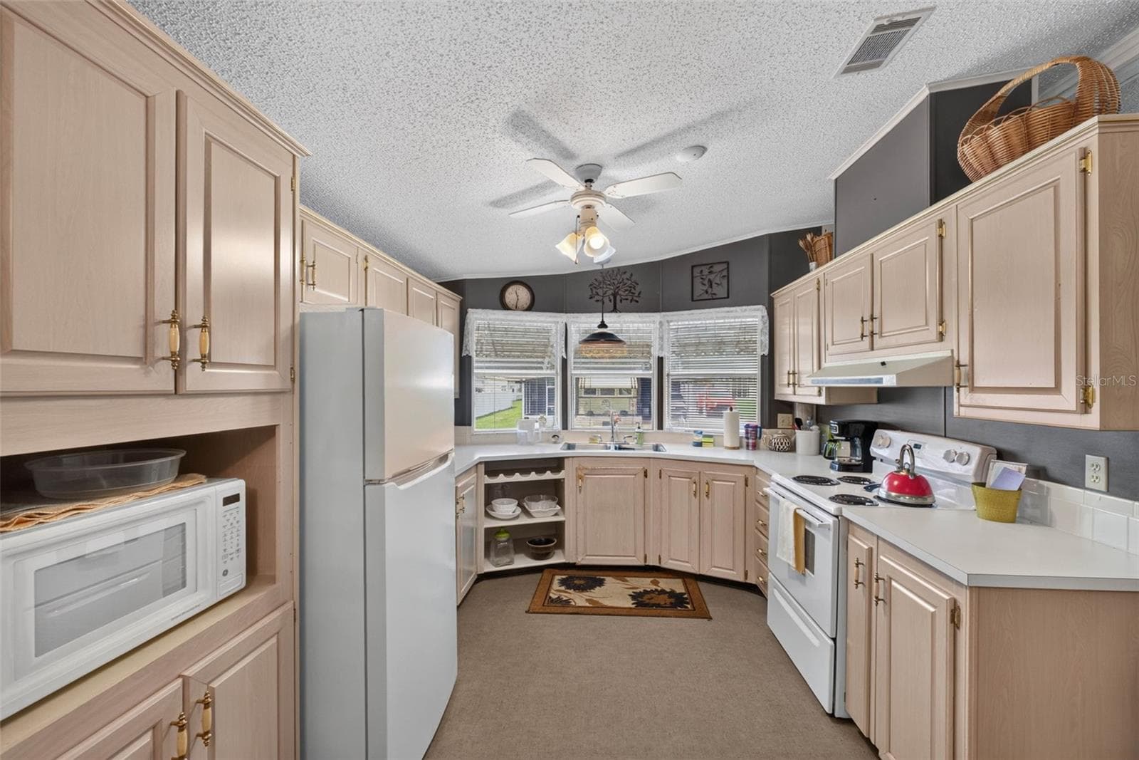 Manufactured Home at 39200 OLA AVE, ZEPHYRHILLS, photo 15 of 49