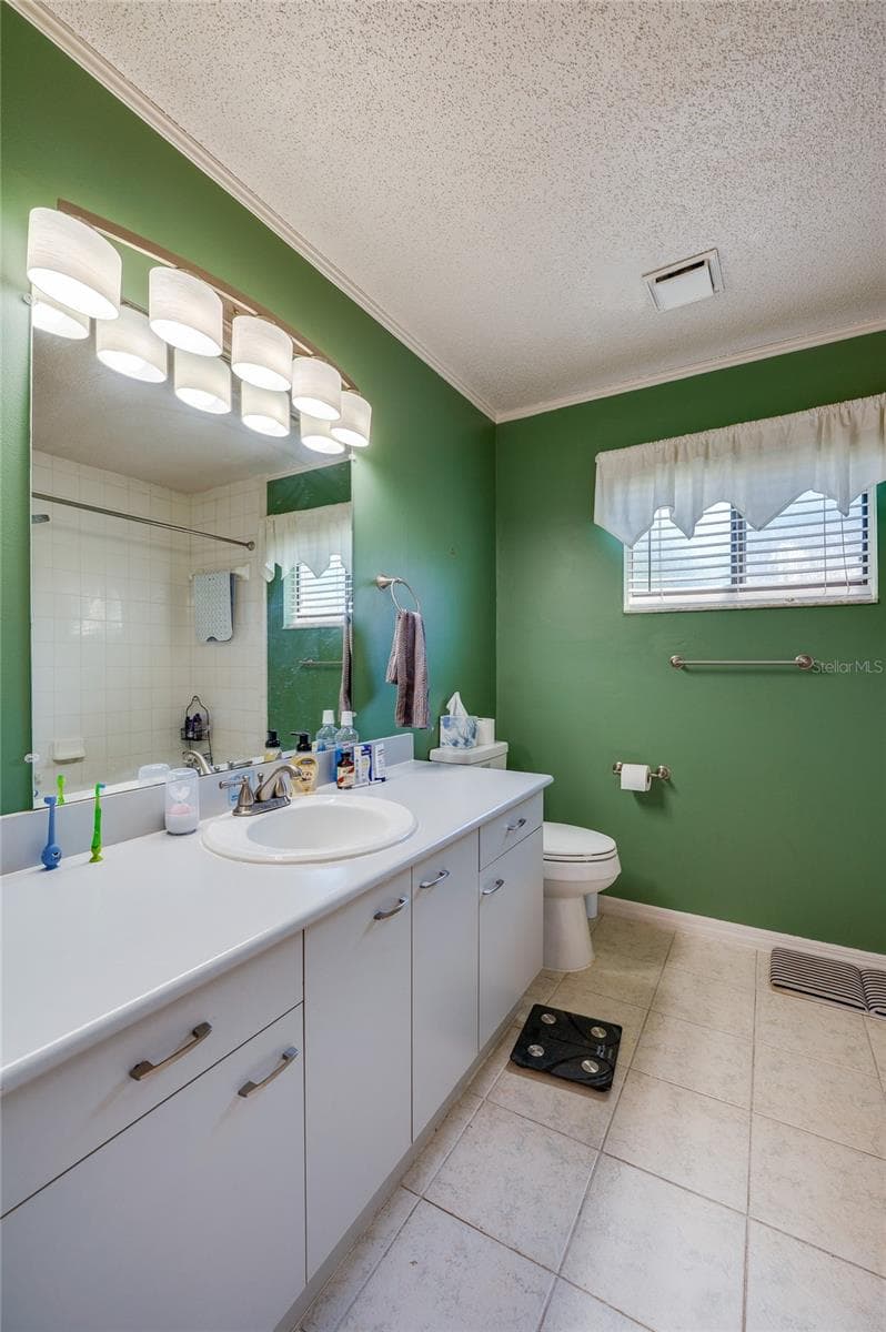 Hallway Bathroom - 1040 W VILLAGE GREEN RD, DELAND