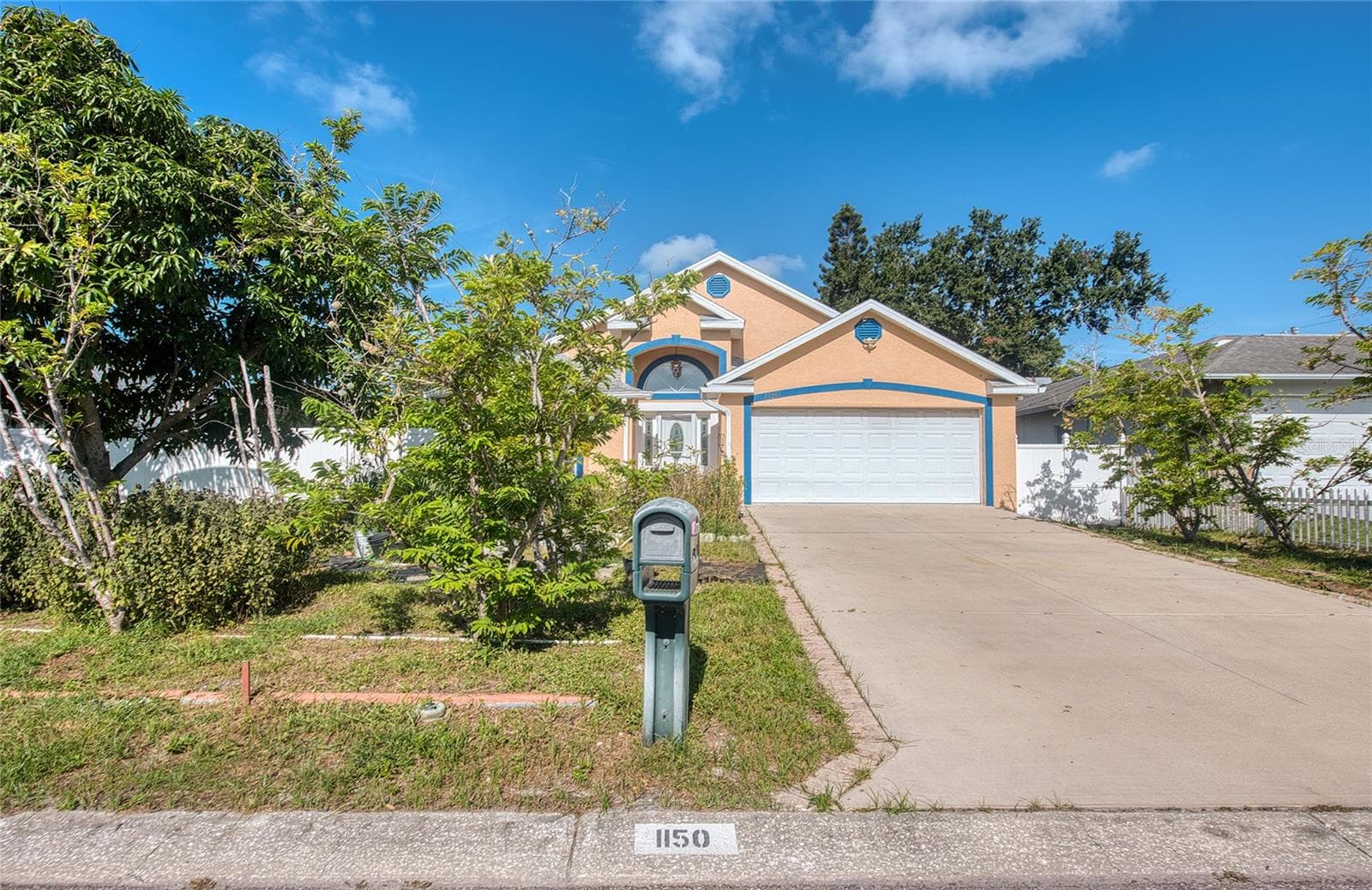 Front of home. (2) - 1150 OAKWOOD DR, DUNEDIN