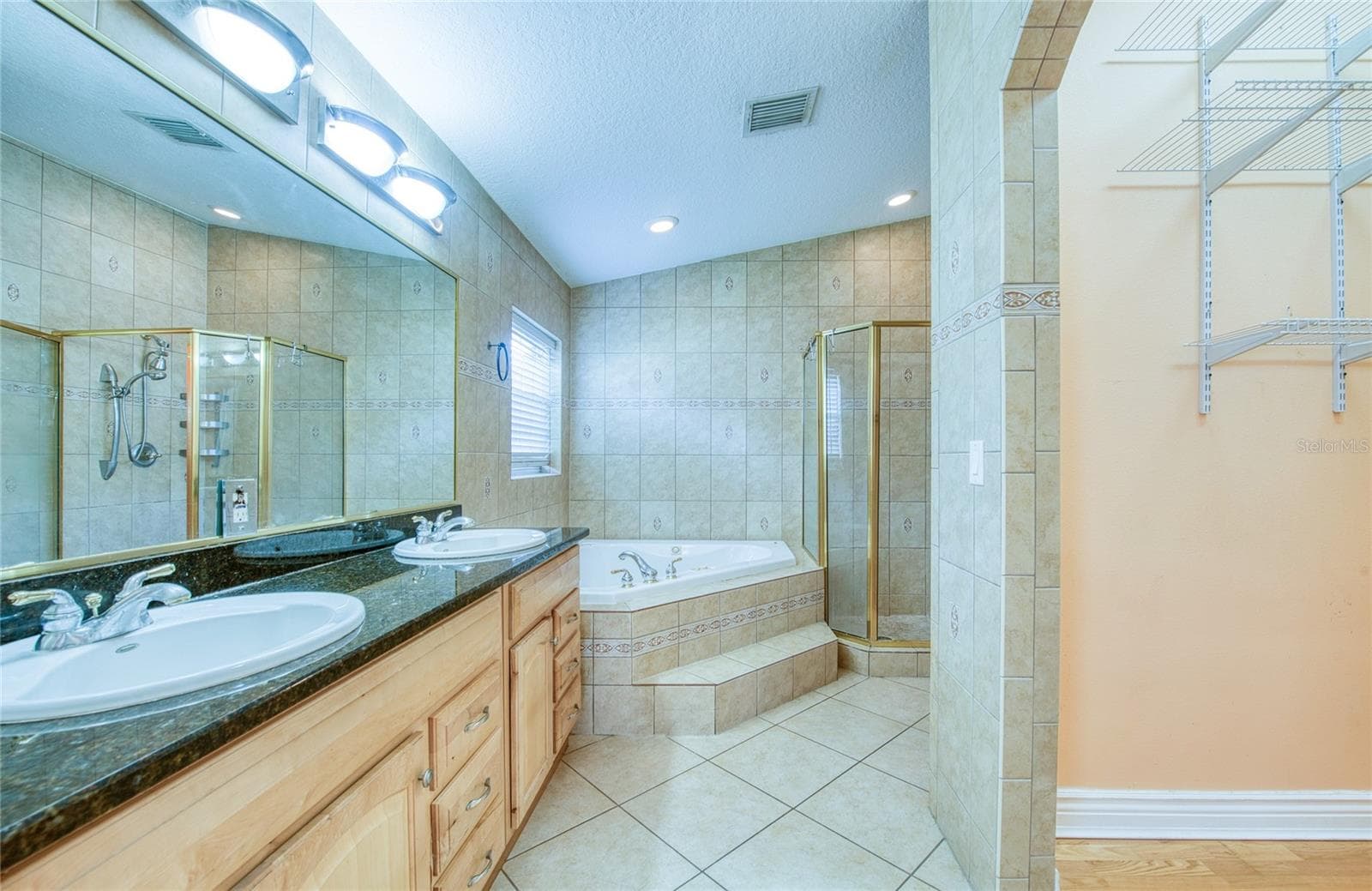 Master bathroom. (1) - 1150 OAKWOOD DR, DUNEDIN