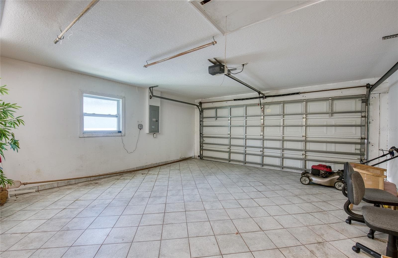 Garage. (1) - 1150 OAKWOOD DR, DUNEDIN