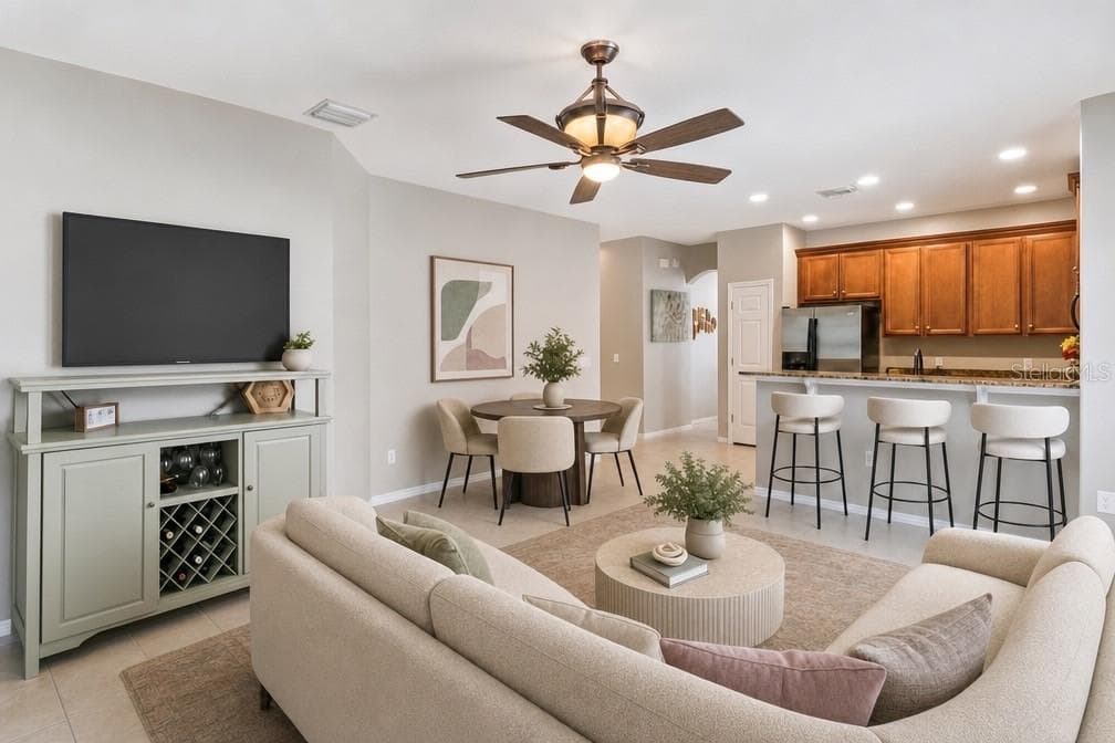 Living Room - 1742 ALTAVISTA CIRCLE CIR, LAKELAND