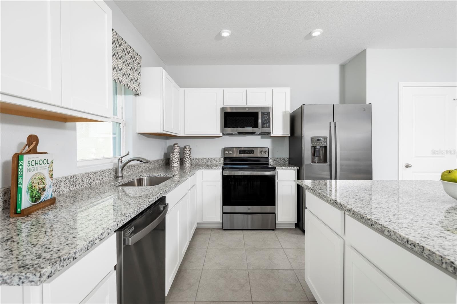 Single Family Residence at 4826 RIVER BIRCH BND, LAKELAND, photo 4 of 12
