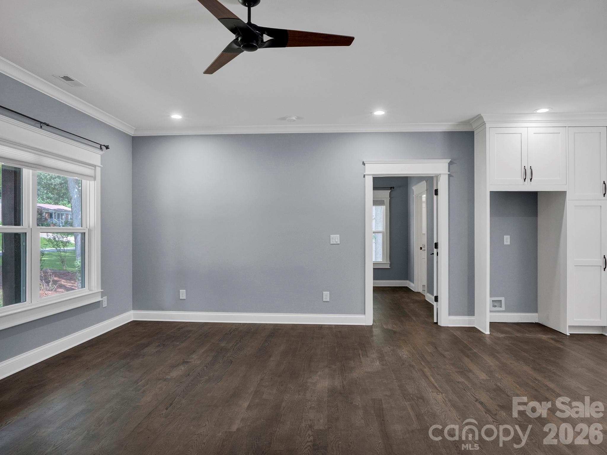 Single Family Residence at 216 Paradise Drive, Belmont, photo 6 of 44