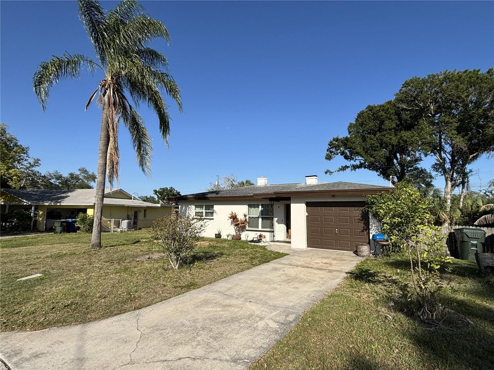 Single Family Residence at 1347 BUCKINGHAM DR, CLEARWATER, photo 3 of 19