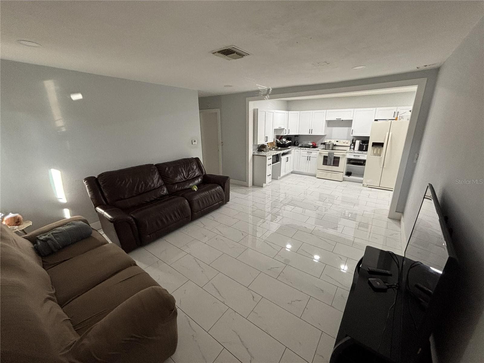 Single Family Residence at 1347 BUCKINGHAM DR, CLEARWATER, photo 6 of 19