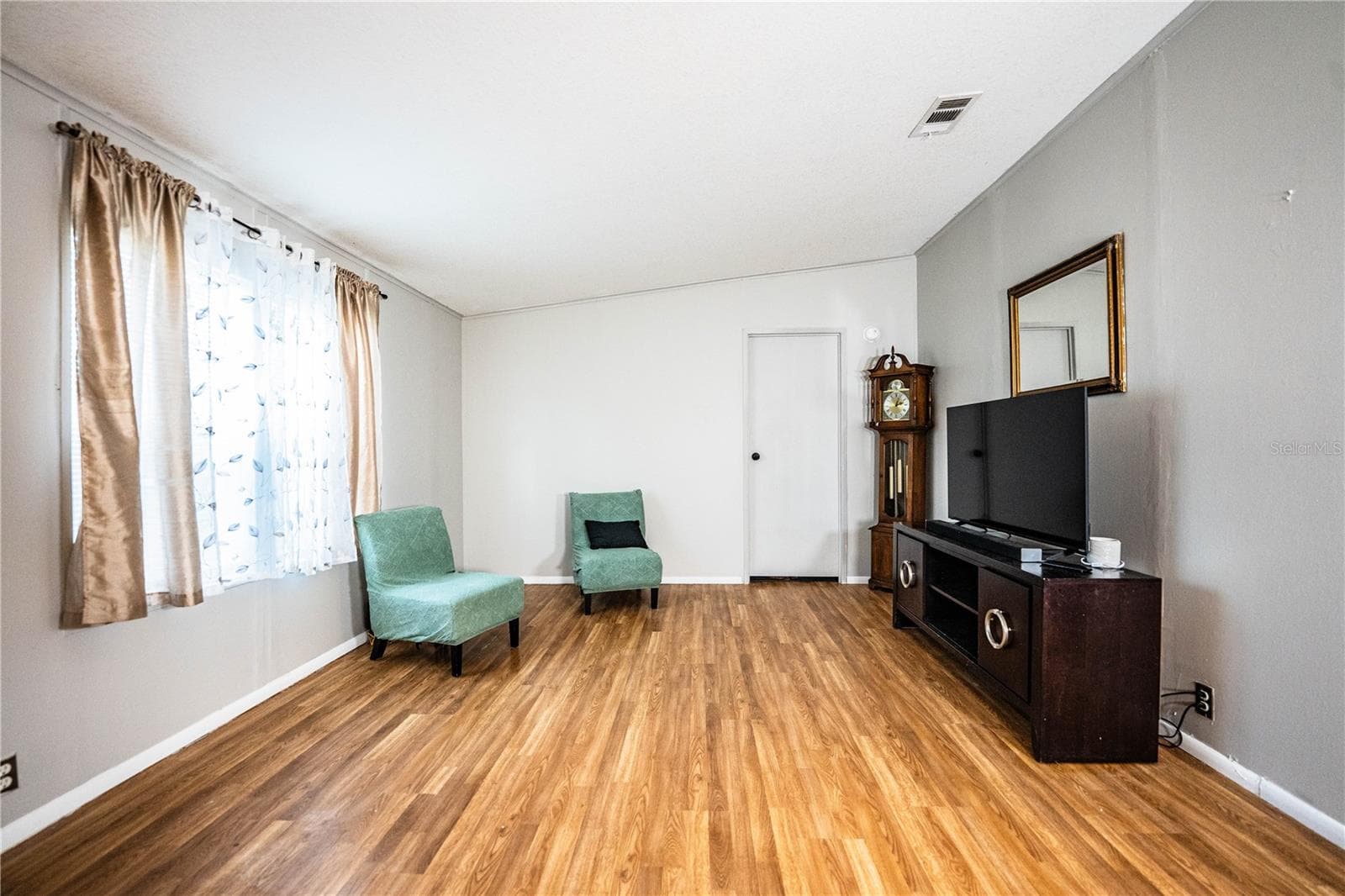 living room - 487 LINDSEY DR, LAKELAND