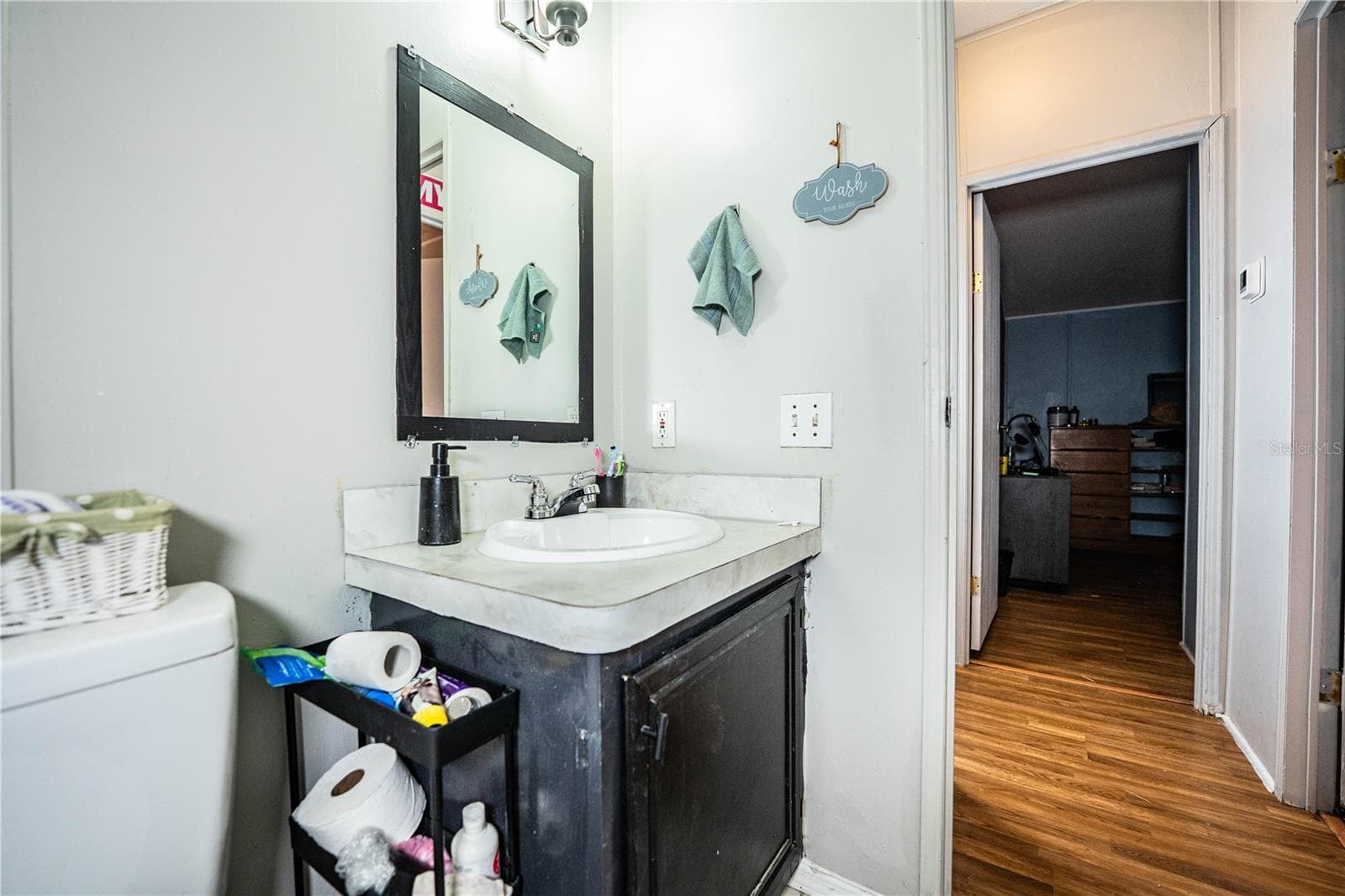 guest bathroom - 487 LINDSEY DR, LAKELAND