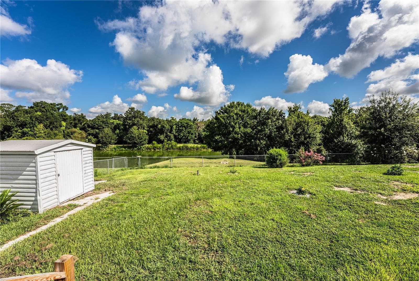 back yard with shed - 487 LINDSEY DR, LAKELAND