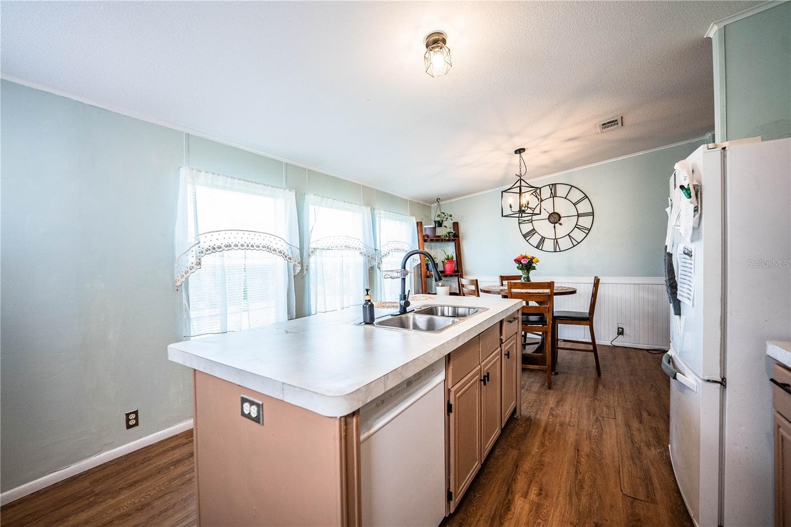 Kitchen - 487 LINDSEY DR, LAKELAND