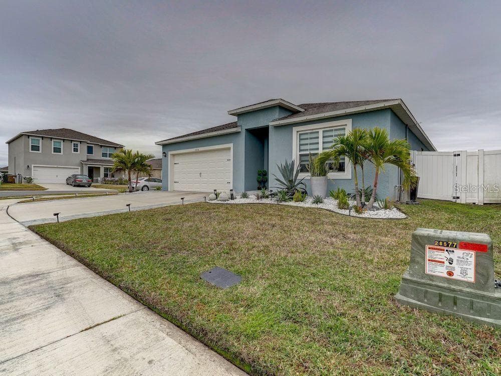 Single Family Residence at 1836 DELROSE RD, KISSIMMEE, photo 2 of 51