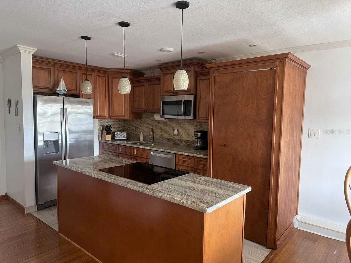 Condominium at 4728 BEACH #C, ST PETERSBURG, photo 9 of 33