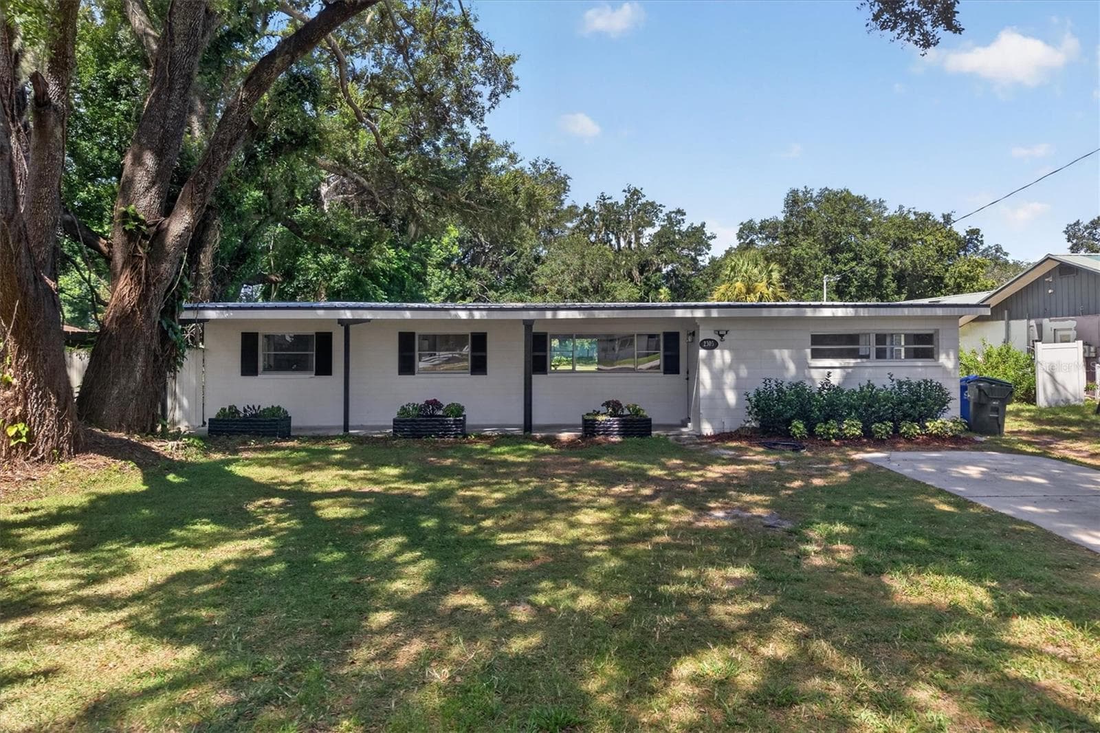 Single Family Residence at 2305 NEW JERSEY RD, LAKELAND, photo 2 of 51