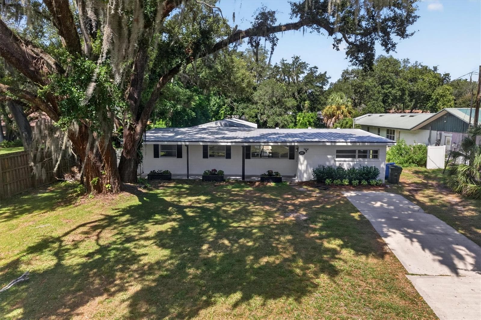 Single Family Residence at 2305 NEW JERSEY RD, LAKELAND, photo 4 of 51