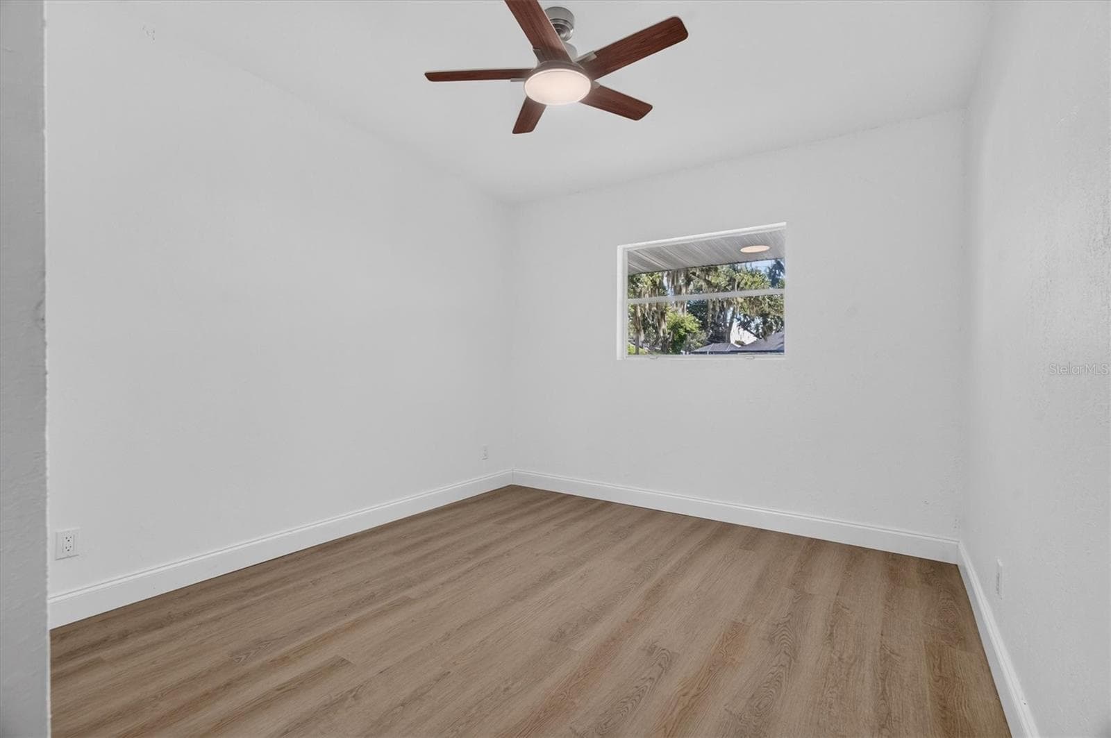 Single Family Residence at 2305 NEW JERSEY RD, LAKELAND, photo 27 of 51